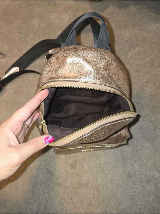 coach backpack rose gold 30954 Campus 23 In Signature Print – Balilene Signature coated canvas Inside zip cell phone and multifunction pockets Laptop compartment with zip closure Zip closure recycled polyester lining Top handle with 2 drop Outside zip pockets Adjustable shoulder straps Fits a 12” (zip compartment) or 13” (main compartment) laptop 10 3/4 (L) x 14 (H) x 5 1/4 (W) Style No. Coach Metallic Rose Gold Mini